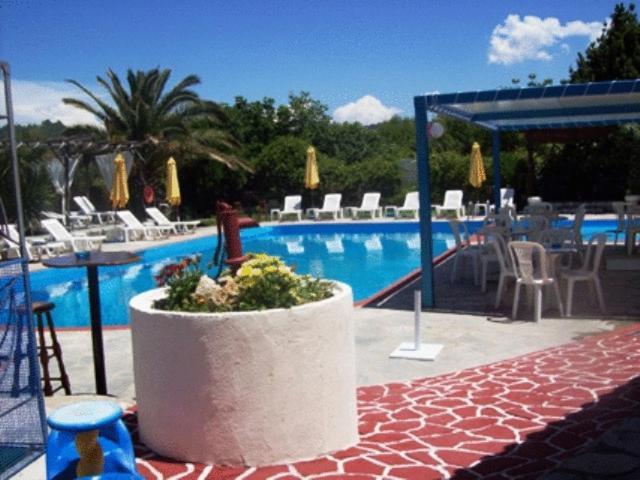 Aquarius Hotel Fourka Bagian luar foto