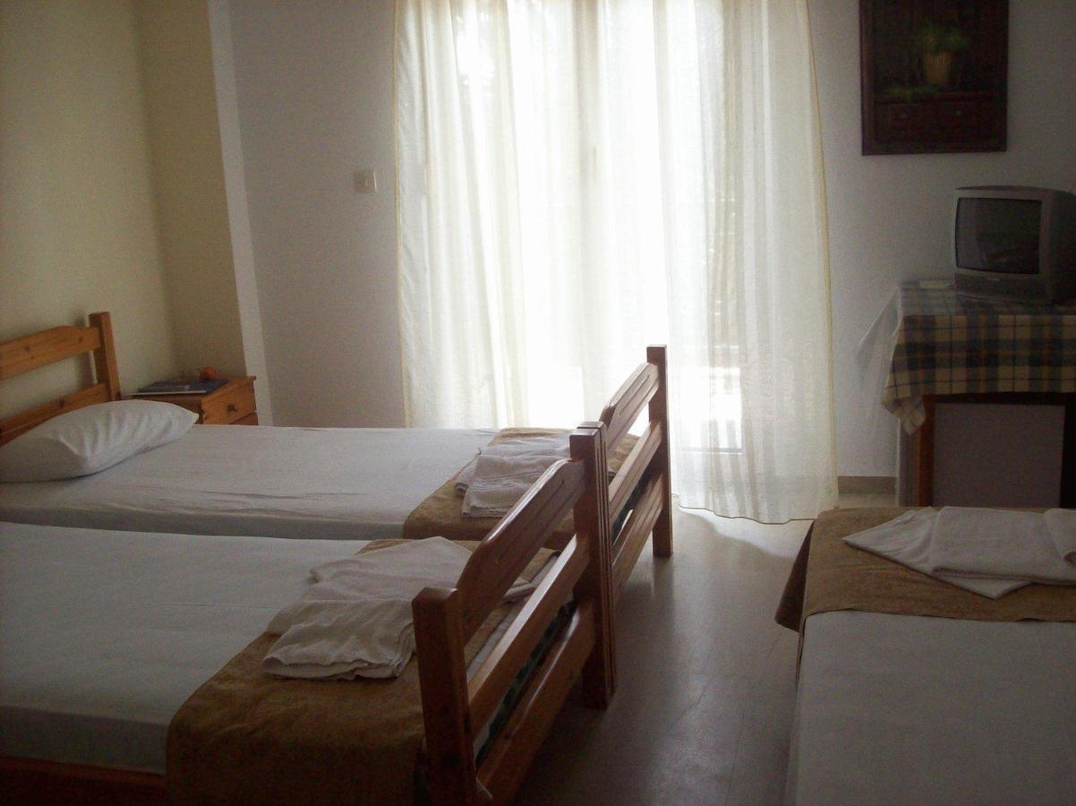 Aquarius Hotel Fourka Ruang foto