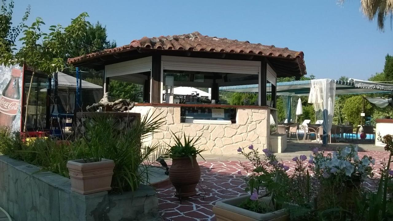 Aquarius Hotel Fourka Bagian luar foto