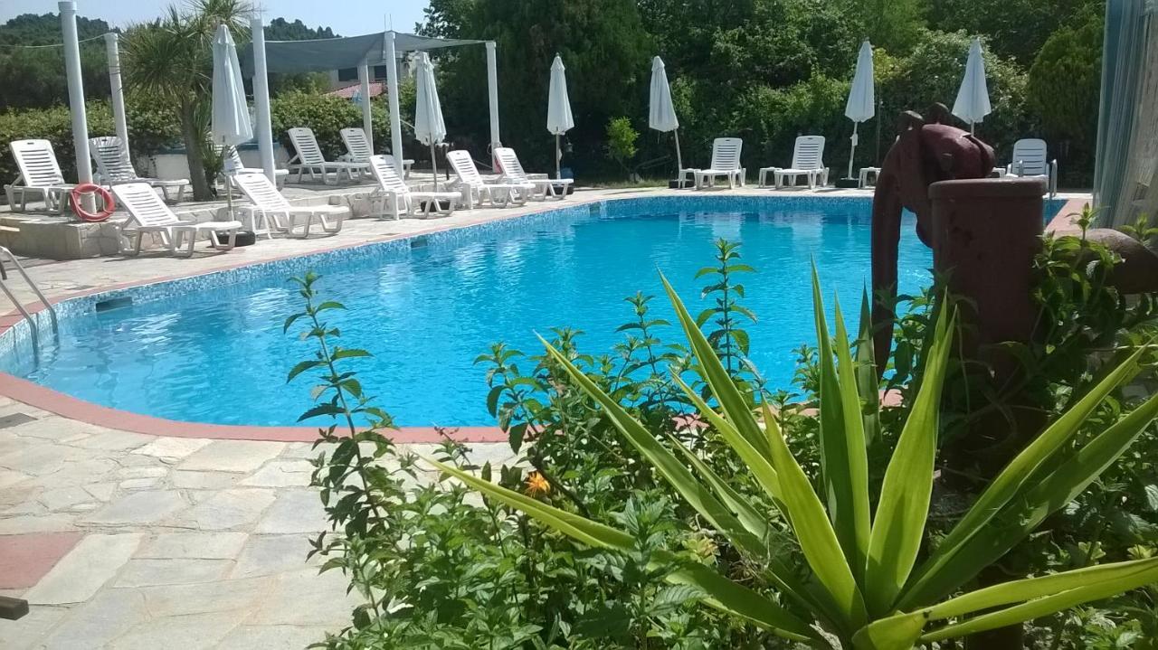 Aquarius Hotel Fourka Bagian luar foto