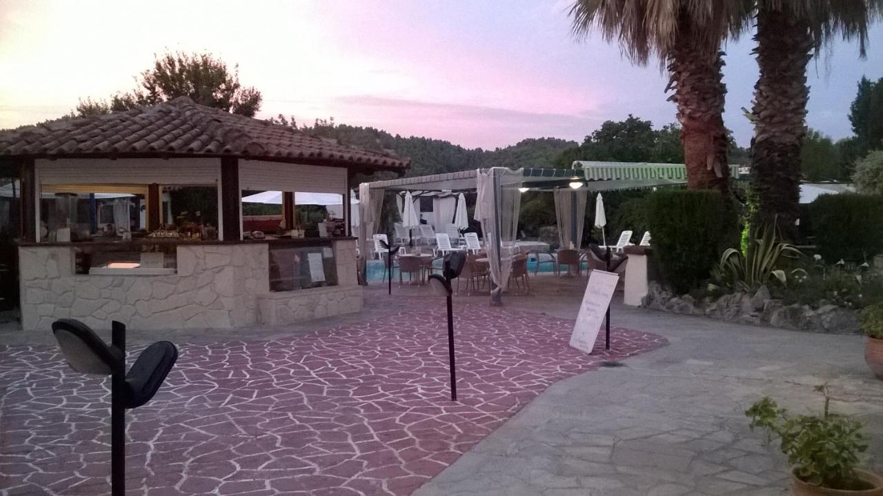 Aquarius Hotel Fourka Bagian luar foto