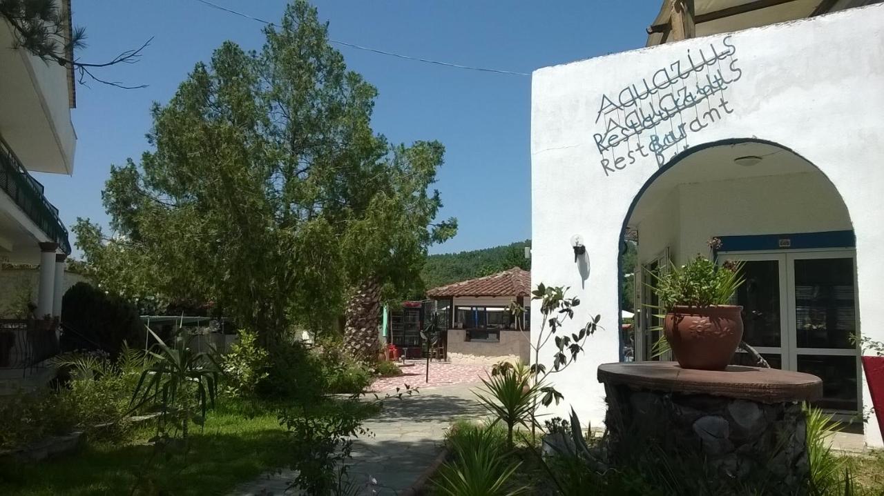 Aquarius Hotel Fourka Bagian luar foto