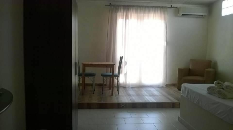 Aquarius Hotel Fourka Bagian luar foto