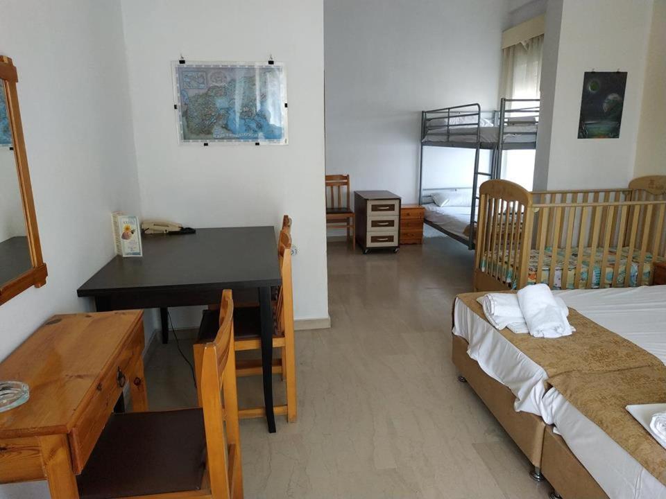 Aquarius Hotel Fourka Bagian luar foto