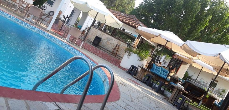 Aquarius Hotel Fourka Bagian luar foto