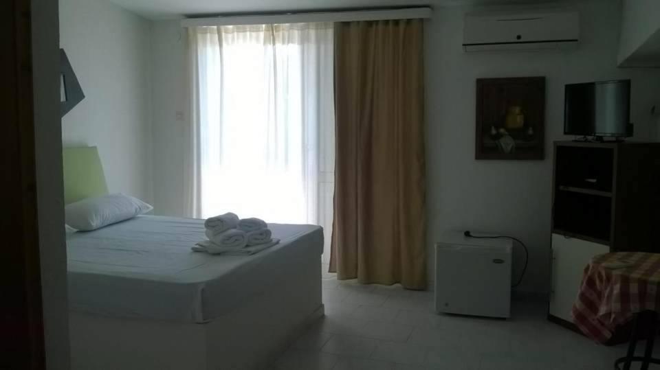 Aquarius Hotel Fourka Bagian luar foto