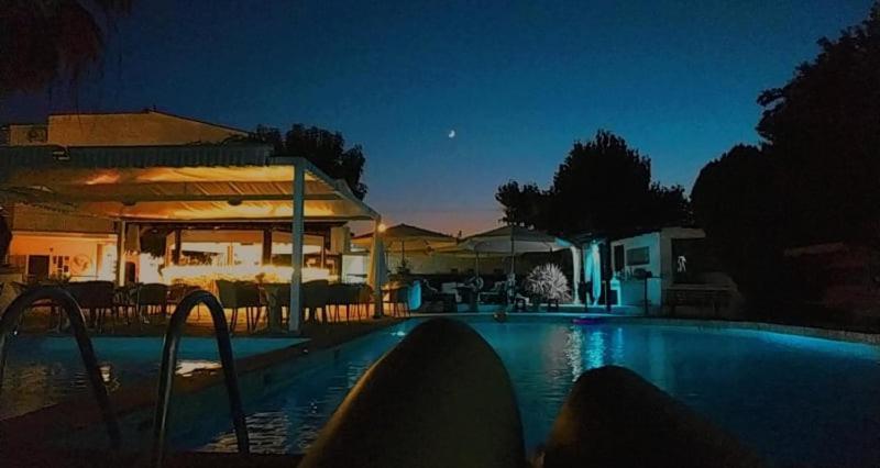 Aquarius Hotel Fourka Bagian luar foto