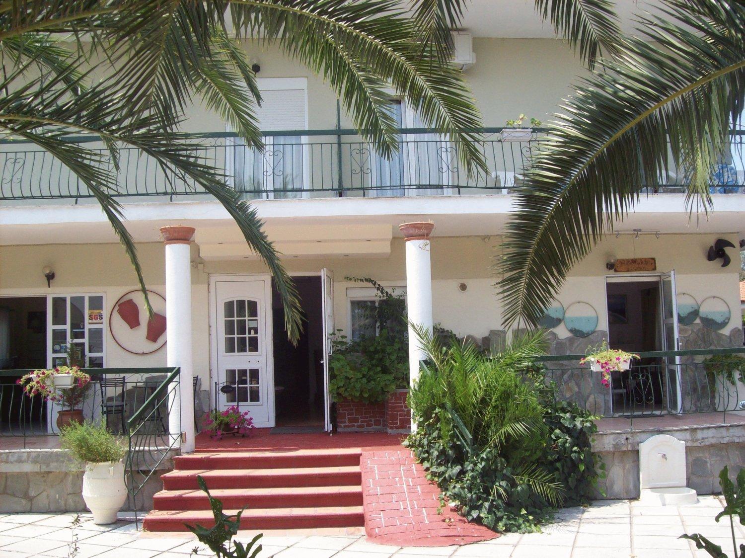 Aquarius Hotel Fourka Bagian luar foto