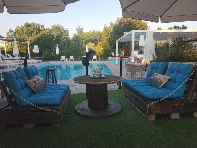 Aquarius Hotel Fourka Bagian luar foto