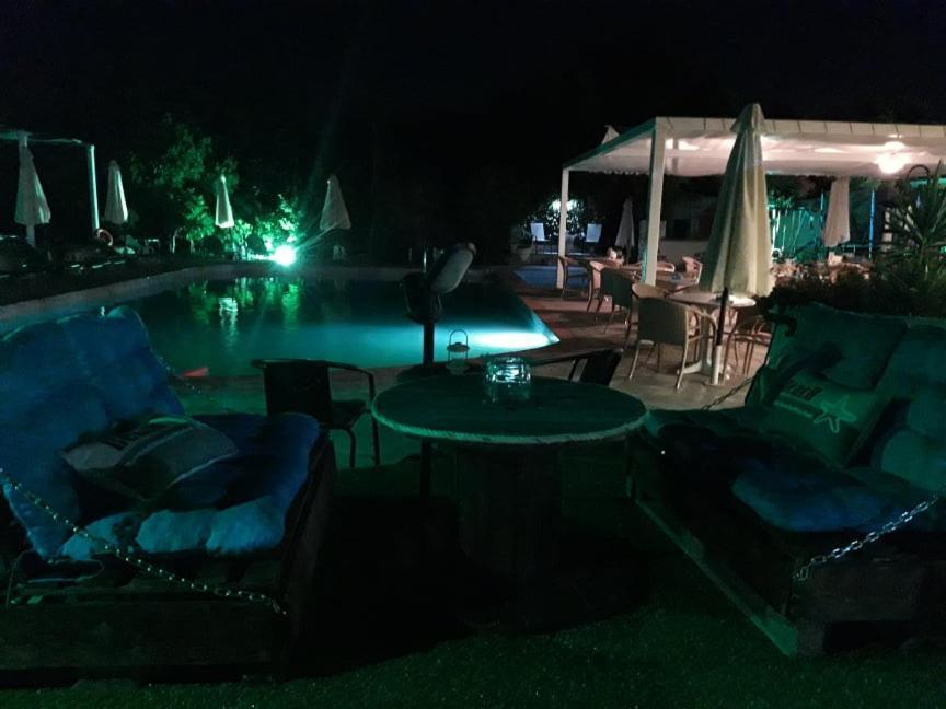 Aquarius Hotel Fourka Bagian luar foto