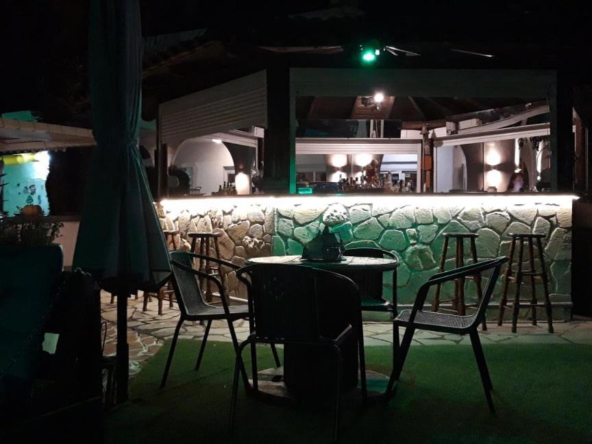 Aquarius Hotel Fourka Bagian luar foto