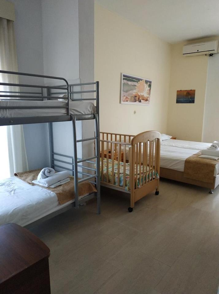 Aquarius Hotel Fourka Bagian luar foto
