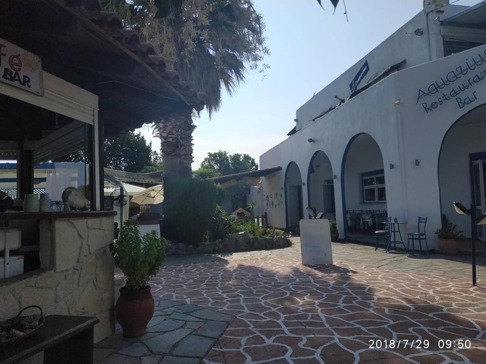 Aquarius Hotel Fourka Bagian luar foto
